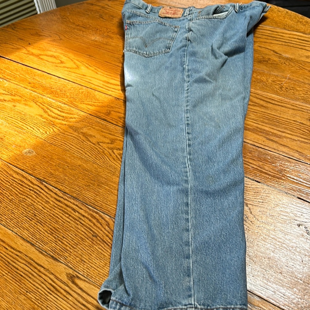 Levi’s 550 Men’s jeans. Relaxed Fit. Size 42x32. Good used condition